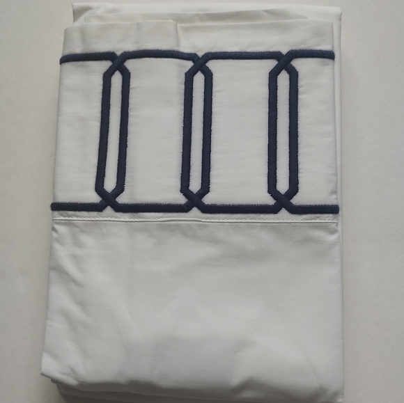 Williams Sonoma Other - Williams Sonoma Grand Cancello 2 King Pillow Case s White Navy Blue Embroidered